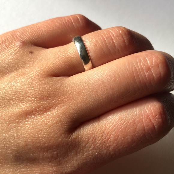 Silver slim band ring - Picture 2 of 2